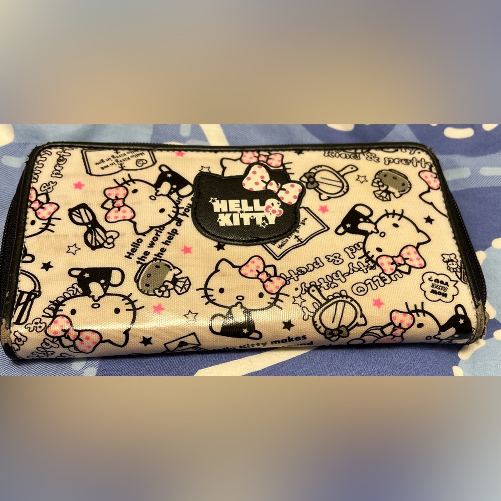 Hello Kitty White Black Trim Long Wallet